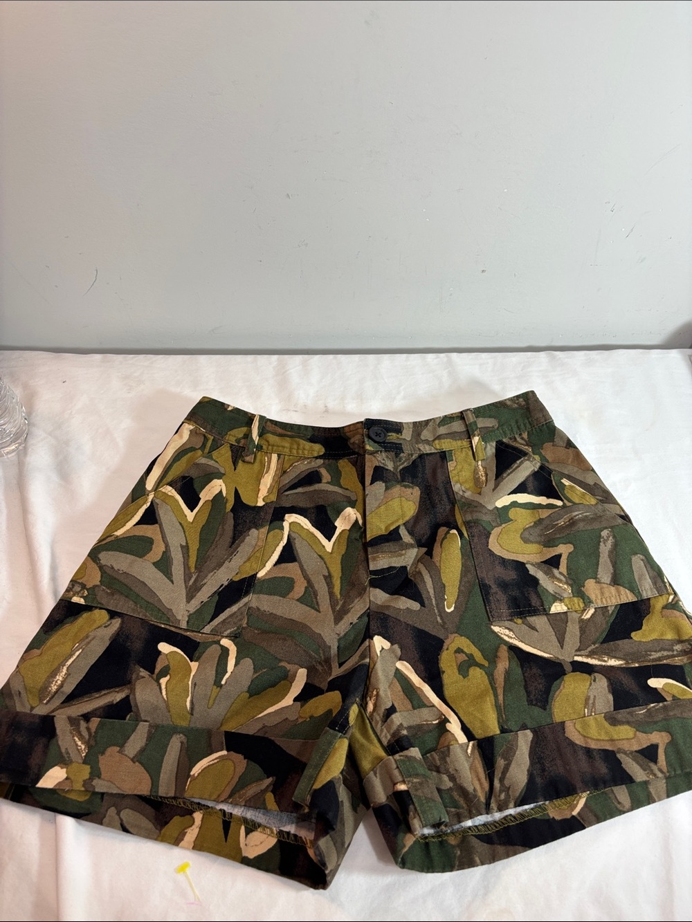 Who What Wear Green Camouflage Utility Shorts.  0305